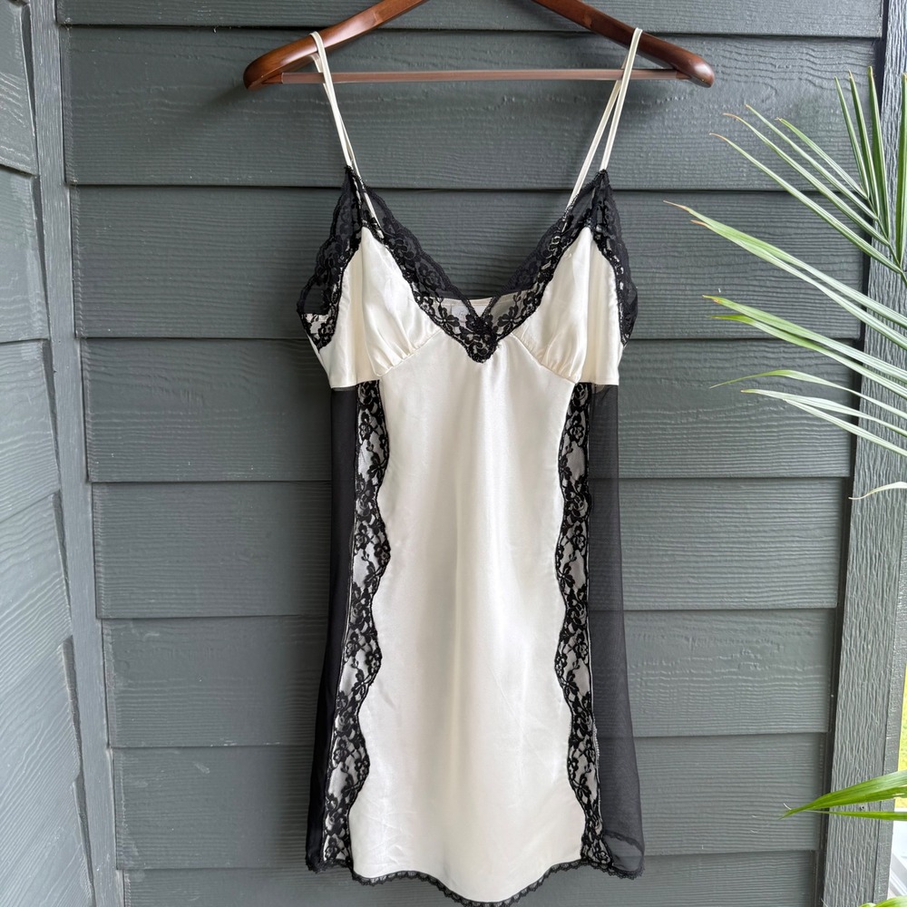 Secret Treasures Lace Trim Satin Slip Chemise Nightgown Ivory Black 8/10